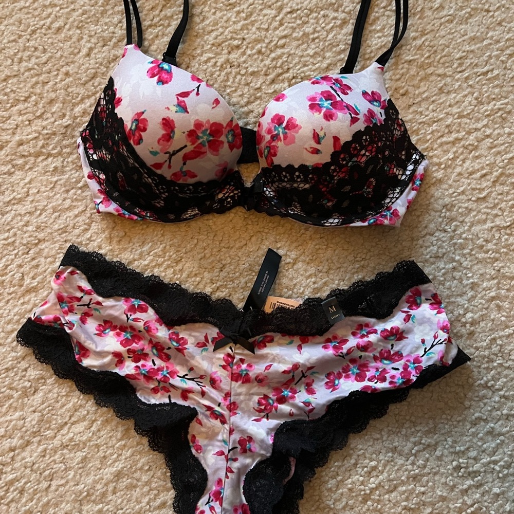 Victoria Secret Floral Lace Trim Bra and Panty Set 32C size M